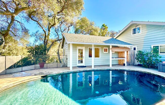 Darling Stand Alone & Detached Open Studio Layout Guest Home unit on Private Country Property in Fallbrook!