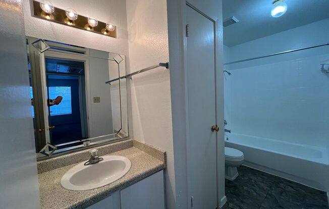 1 bed, 1 bath, 660 sqft, $1,000, Unit 116