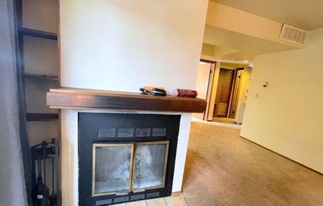 South Anchorage Condo with W/D in unit, Fireplace, and Balcony!