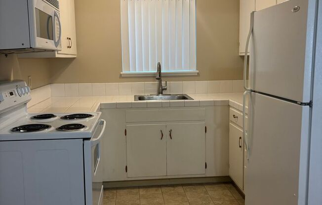 NICE QUAINT APARTMENT IN COLFAX!!