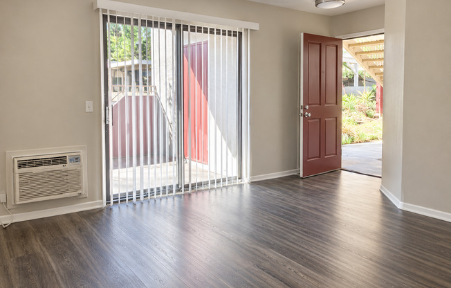 2 beds, 2 baths, $2,100, Unit 31