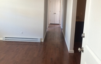 3 beds, 1 bath, 950 sqft, $2,000, Unit 8