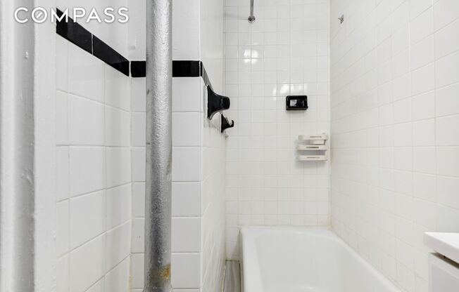 Studio, 1 bath, $2,000, Unit 3A