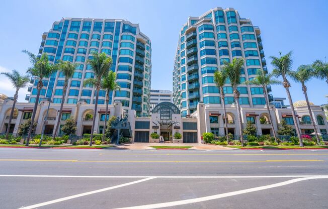 Gorgeous Park Laurel condominium