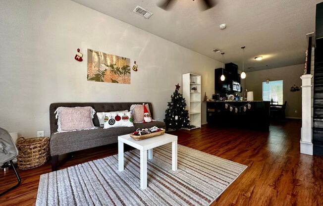 Colorful Modern 2- & 3-Bedroom Townhomes in the Baylor Bubble!