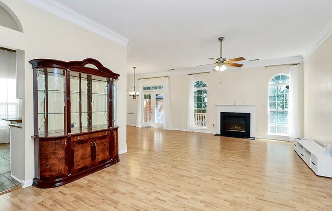 Beautiful 4/3 Home for Rent
