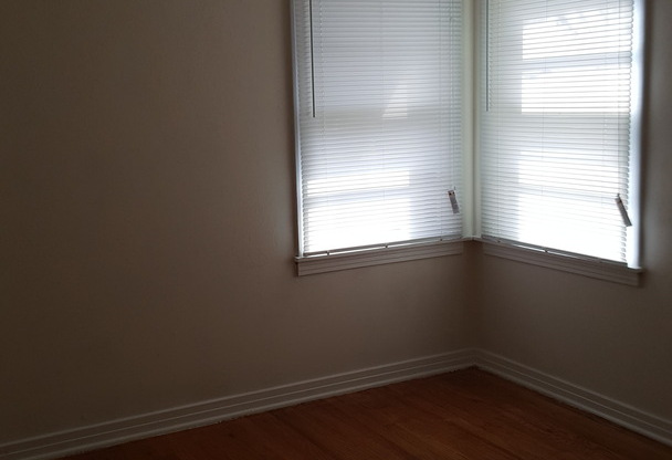 3 beds, 1 bath, $900