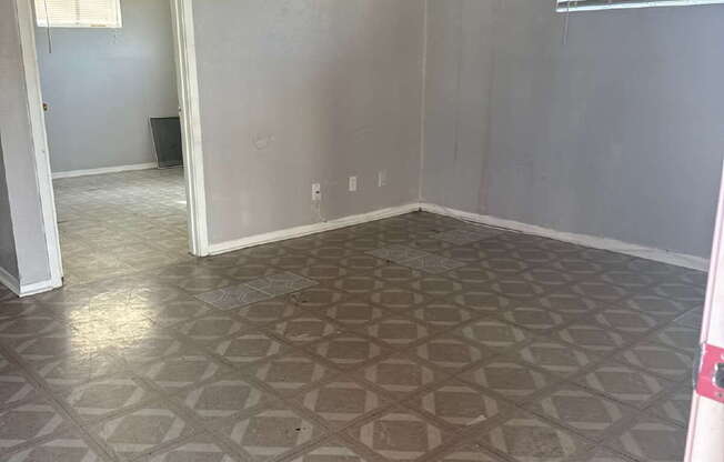 347 Ware Blvd