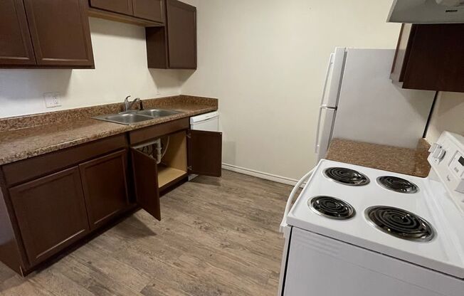 1 bed, 1 bath, 615 sqft, $650, Unit 32