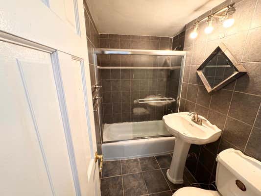 1 bed, 1 bath, 800 sqft, $2,400, Unit 4L