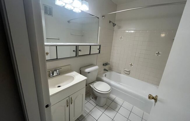 1 bed, 1 bath, $1,225, Unit 211