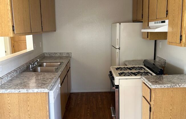 2 beds, 2 baths, 900 sqft, $2,200, Unit 52