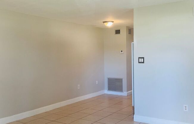 1 bed, 1 bath, 594 sqft, $1,295, Unit 3304 Edgewood Ave