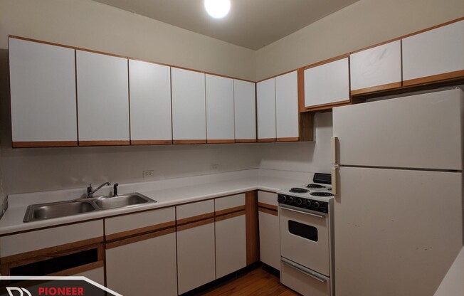 635 W Barry Ave