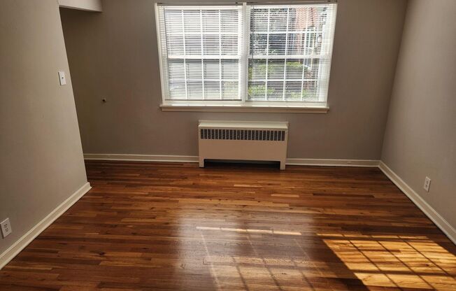 2 beds, 1 bath, 897 sqft, $2,275, Unit F-05