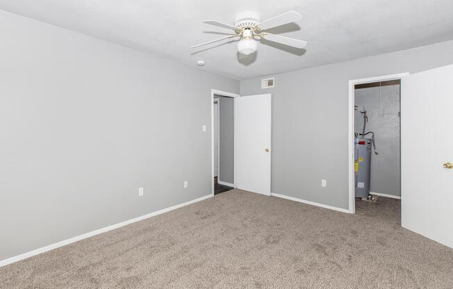 2 beds, 1 bath, 793 sqft, $1,570