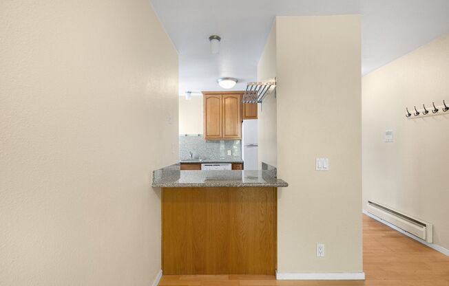 2 beds, 1 bath, 847 sqft, $3,350, Unit 367 Arguello Blvd #4