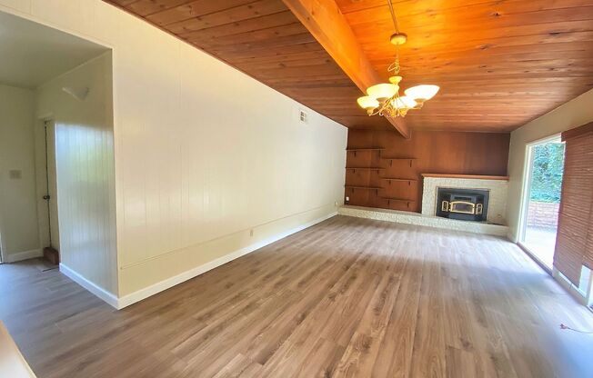 Spacious 3BD Point Loma Home with Huge Yard! Garage! On a Cul-de-sac 1/4 acre lot! Washer & Dryer! Pet Friendly!