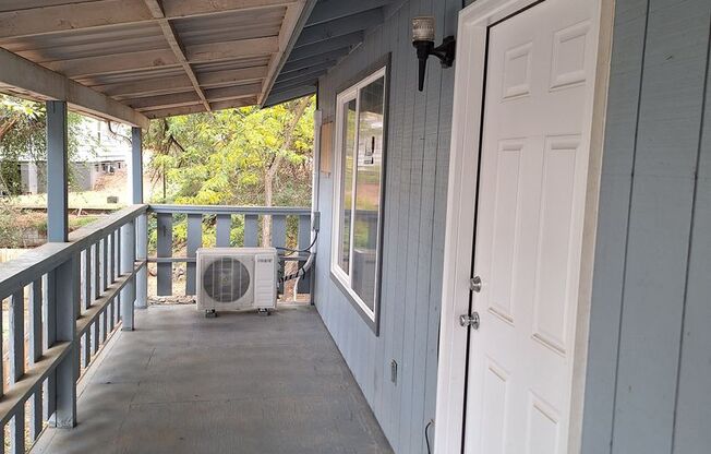 2 beds, 1 bath, $1,300