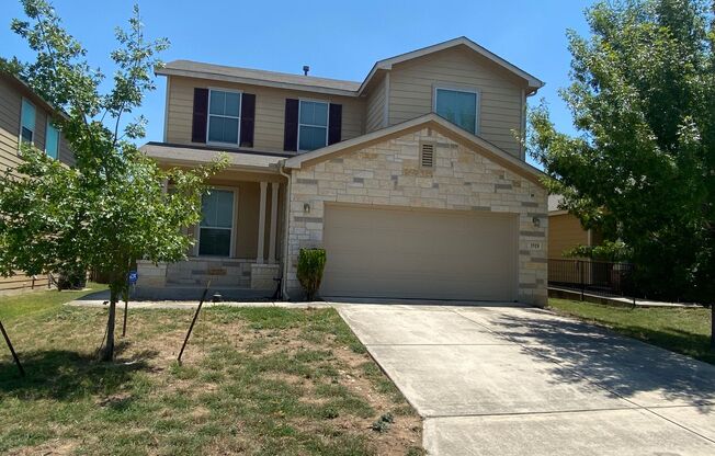 Charming ~ 3 Bedroom 2.5 Bath ~ Near Lackland AFB ~ Move-in Ready!