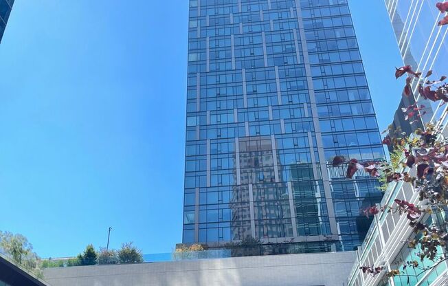 1 bed, 1 bath, 730 sqft, $3,000, Unit 889 Francisco St, UNIT 2402