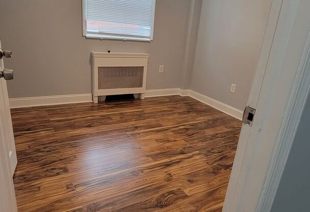 2 beds, 1 bath, 1,000 sqft, $1,400, Unit Apt. 5