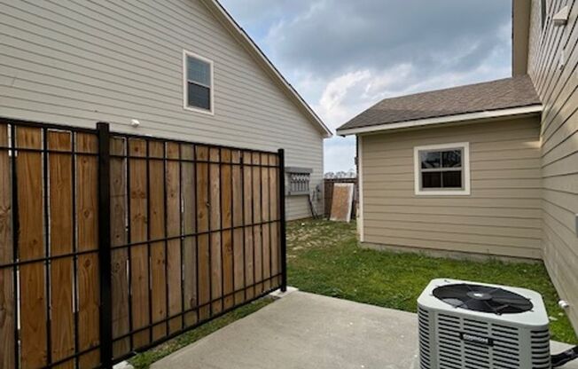 3 beds, 2 baths, $1,650, Unit 17254-27B