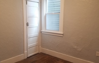 2 beds, 1 bath, $1,050, Unit 1