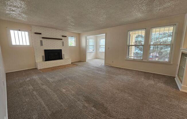 3 Bed 1 Bath Charming Westside Retreat!!