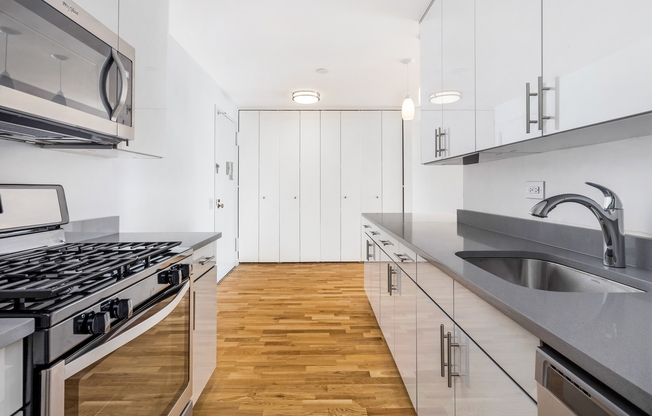 1 bed, 1 bath, 792 sqft, $4,833, Unit 26K