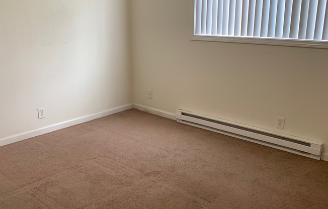 2 beds, 1 bath, 950 sqft, $1,150, Unit 2