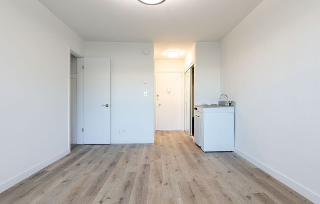 1 & 2 Bedroom Apartment in KoreaTown, Los Angeles with Balcony