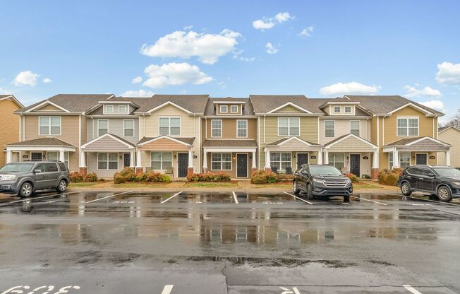 2 Bedroom Pet Friendly Condo For Rent Near Beachaven Vineyard!