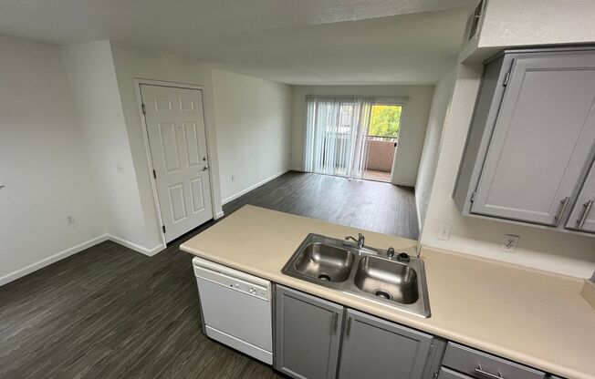 2 beds, 1 bath, 848 sqft, $1,900, Unit 2102