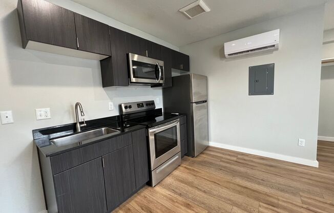 Studio, 1 bath, $775, Unit 729 W Center # 209