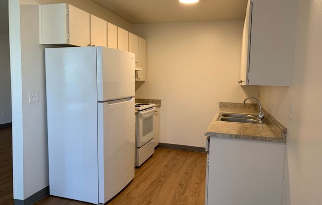 2 beds, 1 bath, 925 sqft, $1,470, Unit 2