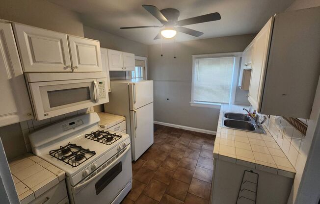 3 beds, 1 bath, $1,550