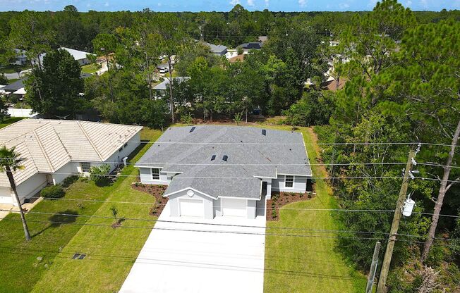 Roomy 3 Bed 2 Bath Duplex Home for Rent w Screened Lanai in Palm Coast!