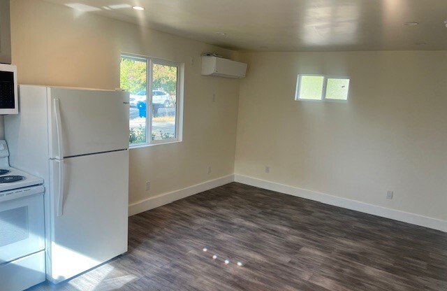 Studio, 1 bath, 325 sqft, $2,100