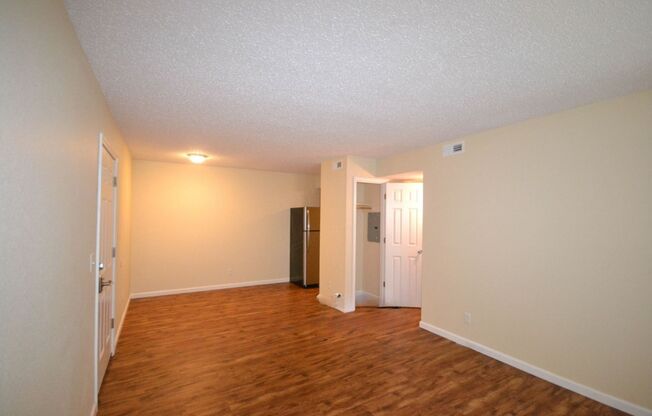 2 beds, 1 bath, 800 sqft, $895, Unit 17