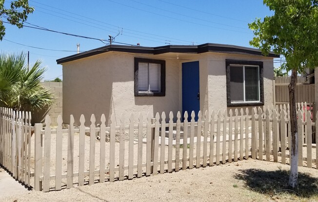 Studio Apartment with 1 bathroom!