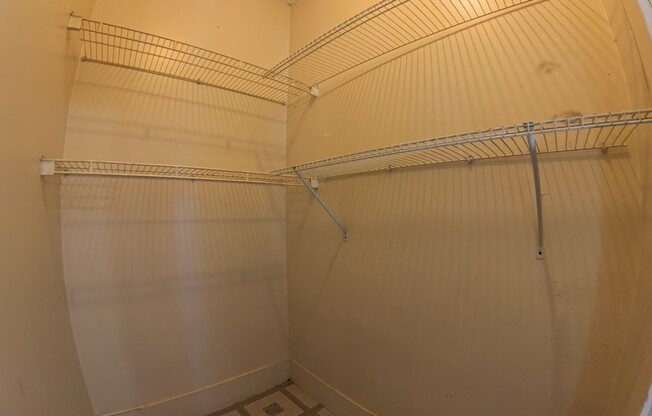 3 beds, 1 bath, $3,000, Unit 3
