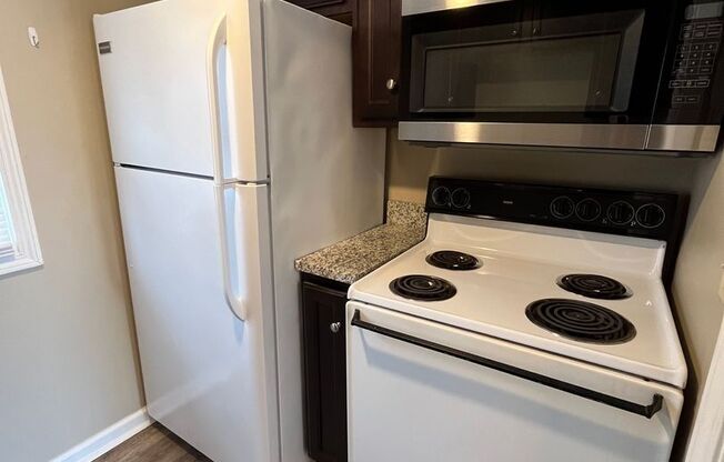 1 bed, 1 bath, $615, Unit Apt. D