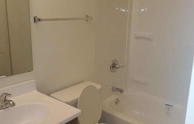 2 beds, 1 bath, 900 sqft, $995, Unit 05236-2