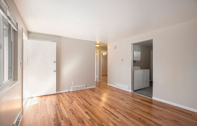 Newly Renovated 2Bed/1Bath Duplex