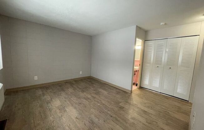 Studio, 1 bath, 500 sqft, $899, Unit 14