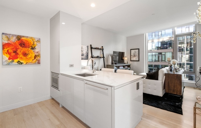 1 bed, 1 bath, 646 sqft, $5,300, Unit 1719