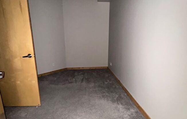 3 beds, 2 baths, 1,304 sqft, $1,725, Unit 812