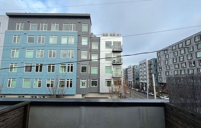 Studio, 1 bath, 320 sqft, $1,250, Unit 305