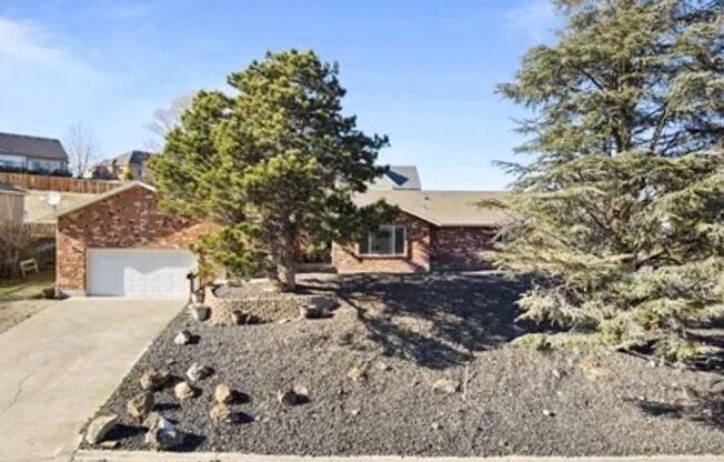 Elegant 4-Bedroom Home on a Corner Lot in West Richland – Updated, Spacious, and Ideally Located